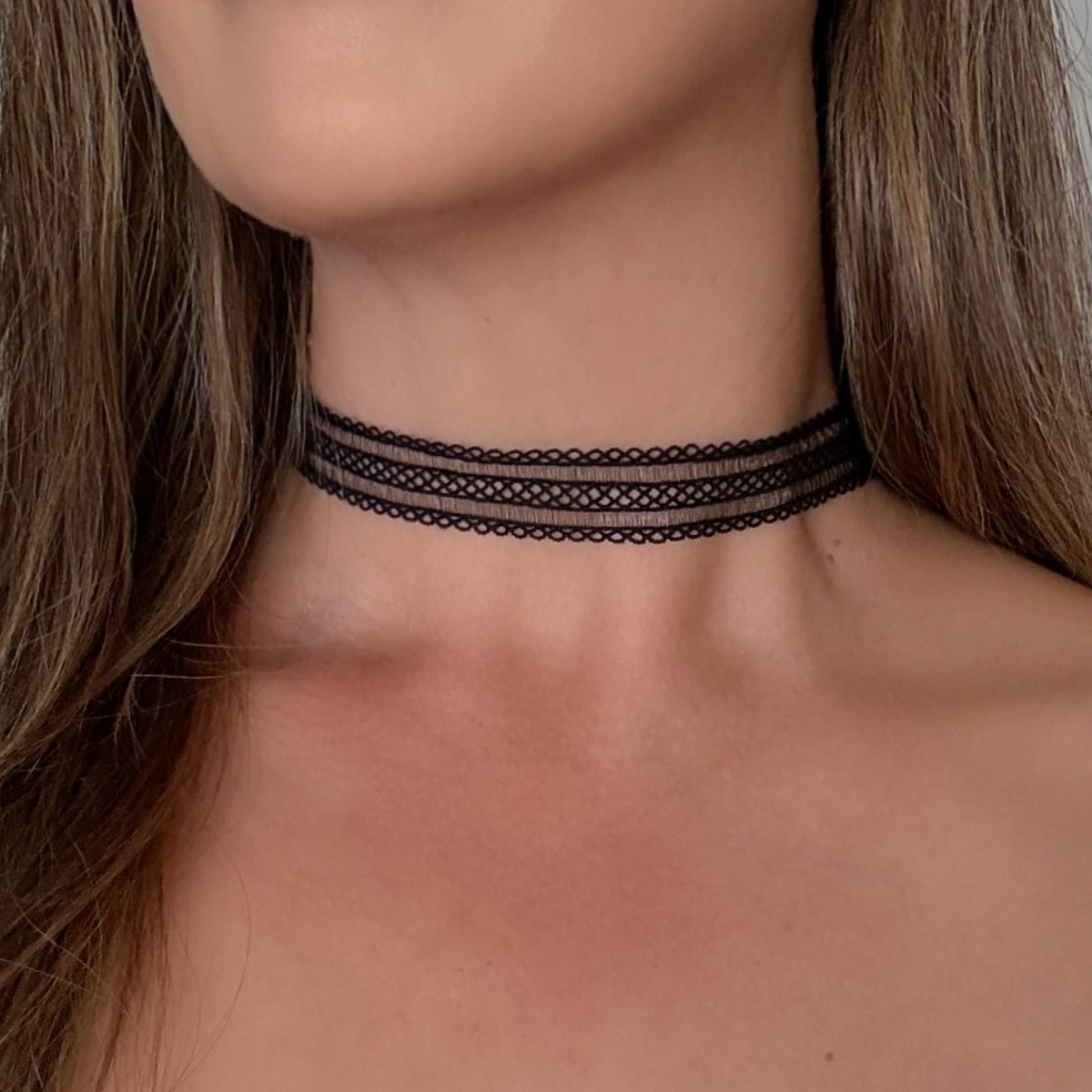 Desire Lace Choker