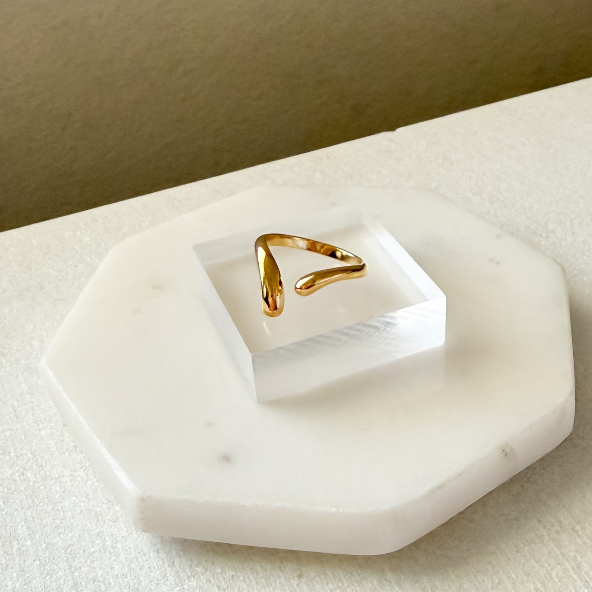 Liquid Curve Ring