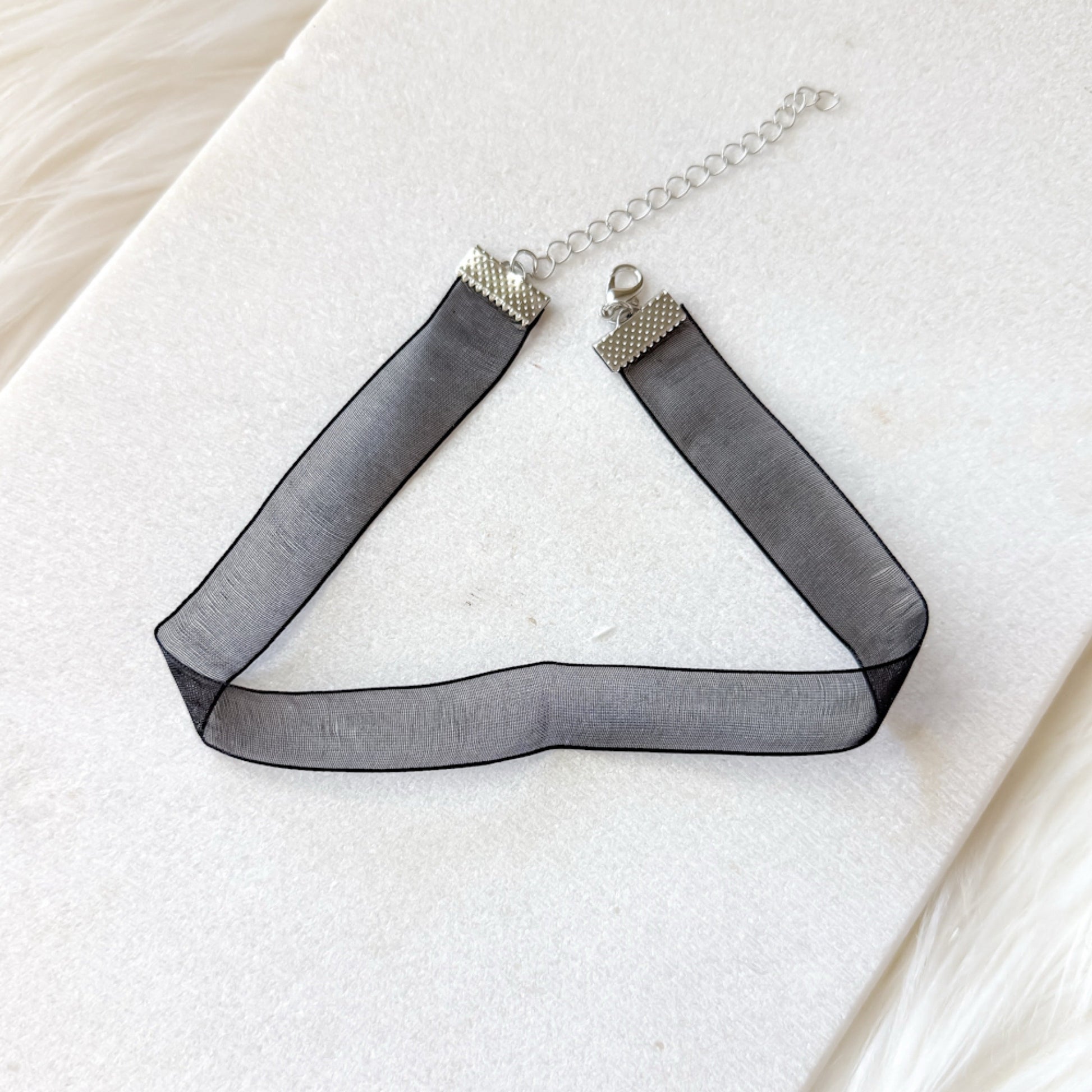 Noir Veil Choker