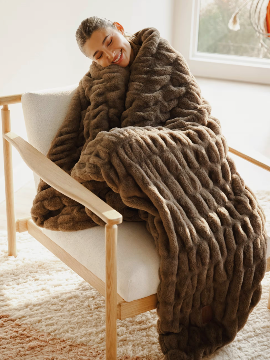 Plaid effet fourrure brun taupe