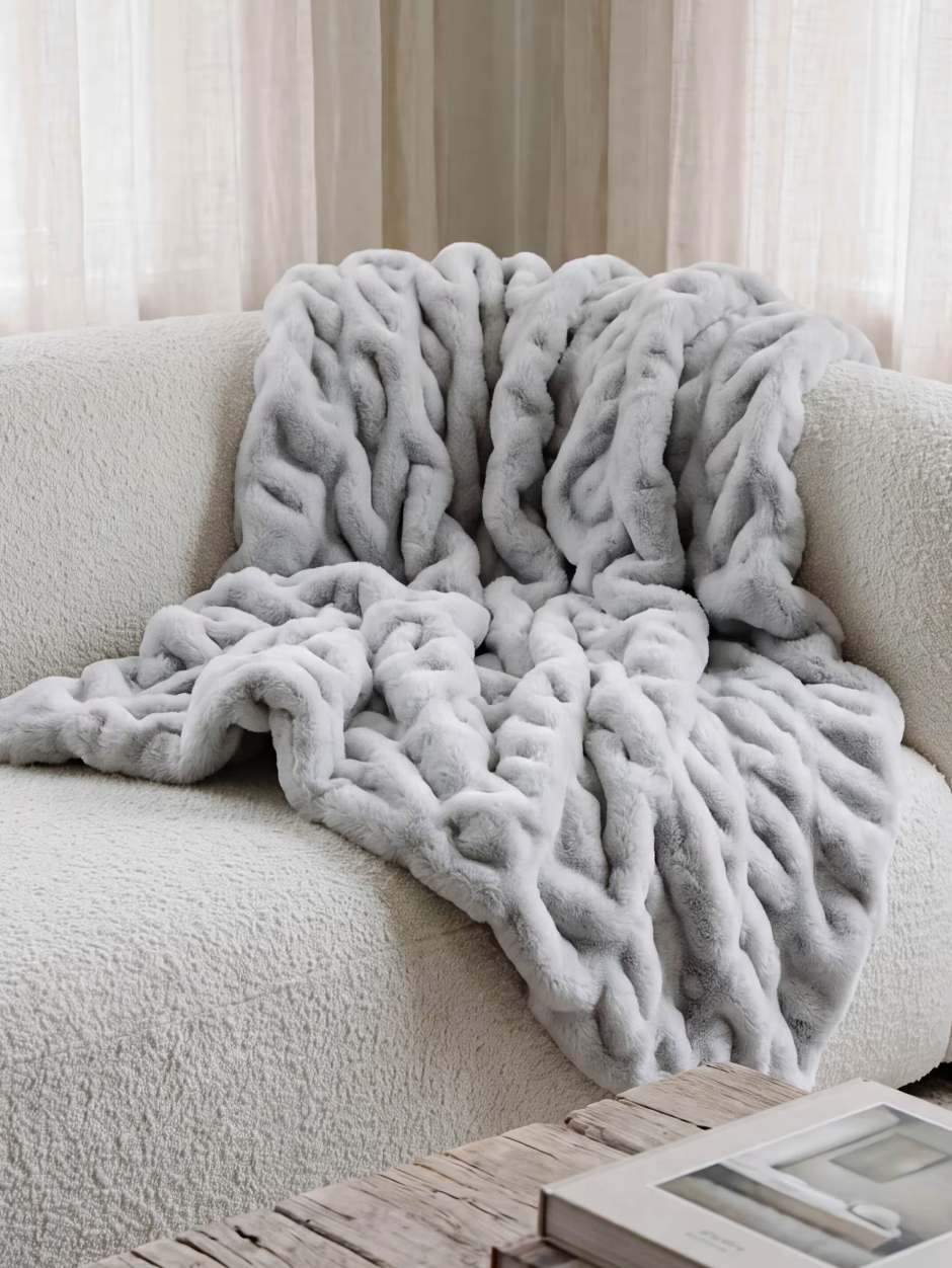 Plaid effet fourrure gris nuage