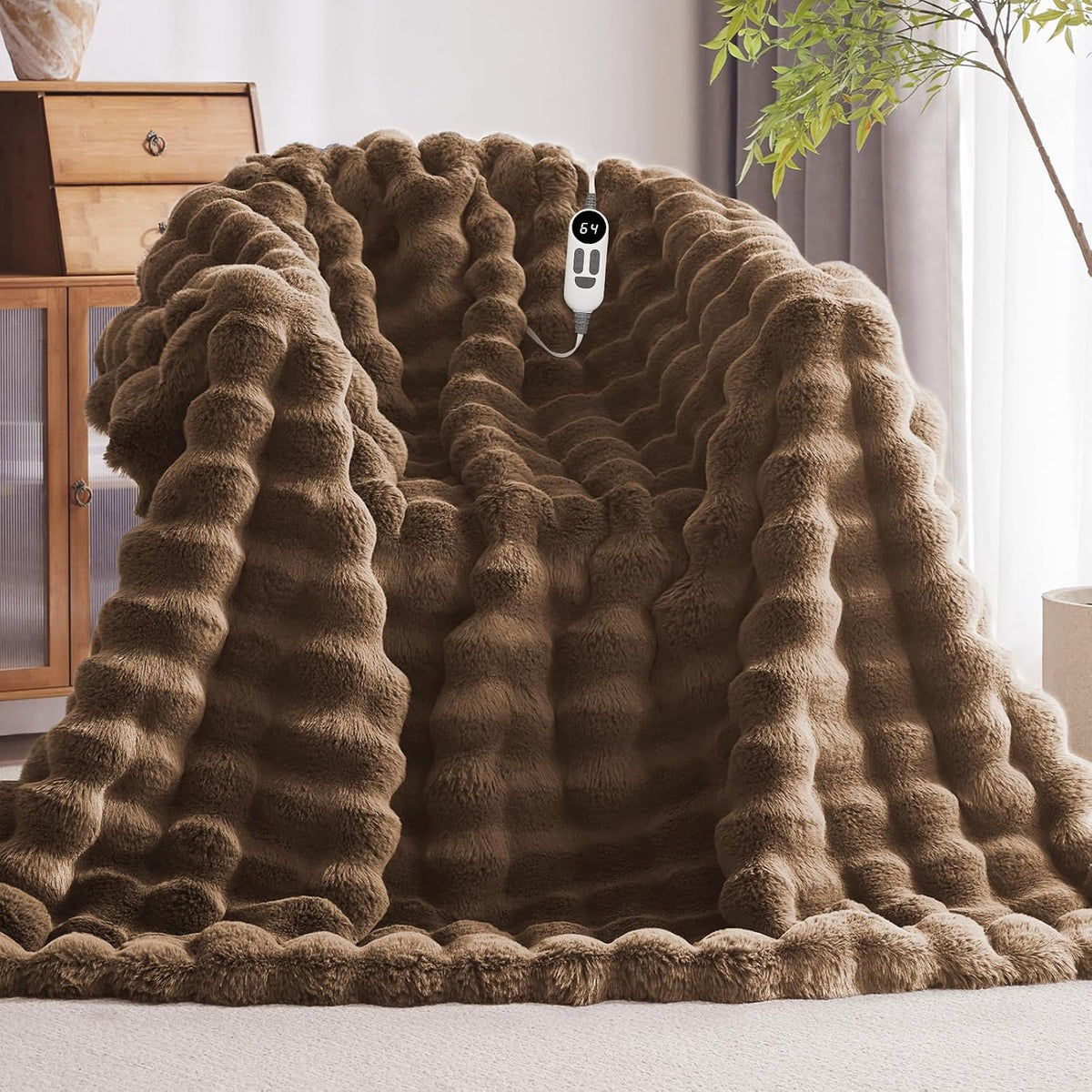Anysay heated faux fur blanket in Brown