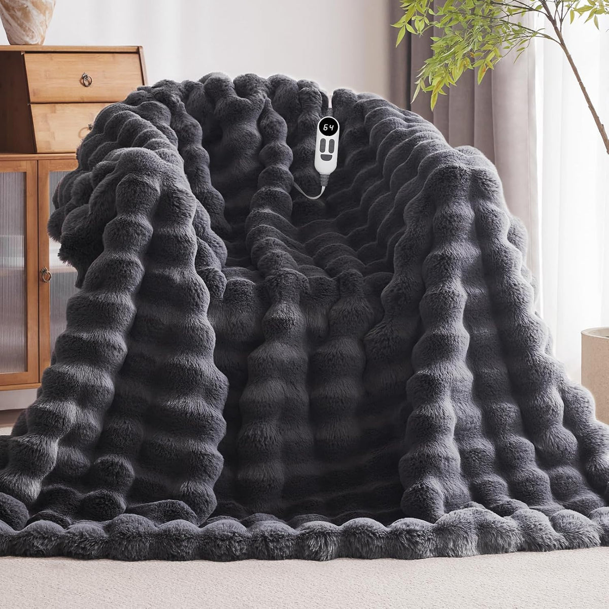 Anysay heated faux fur blanket in Dark Grey